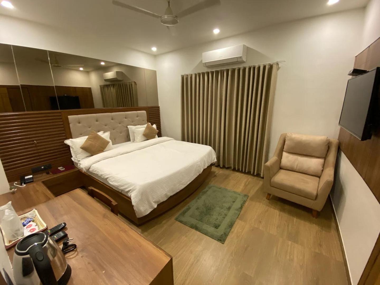 Hotel Evershine Раджкот Экстерьер фото