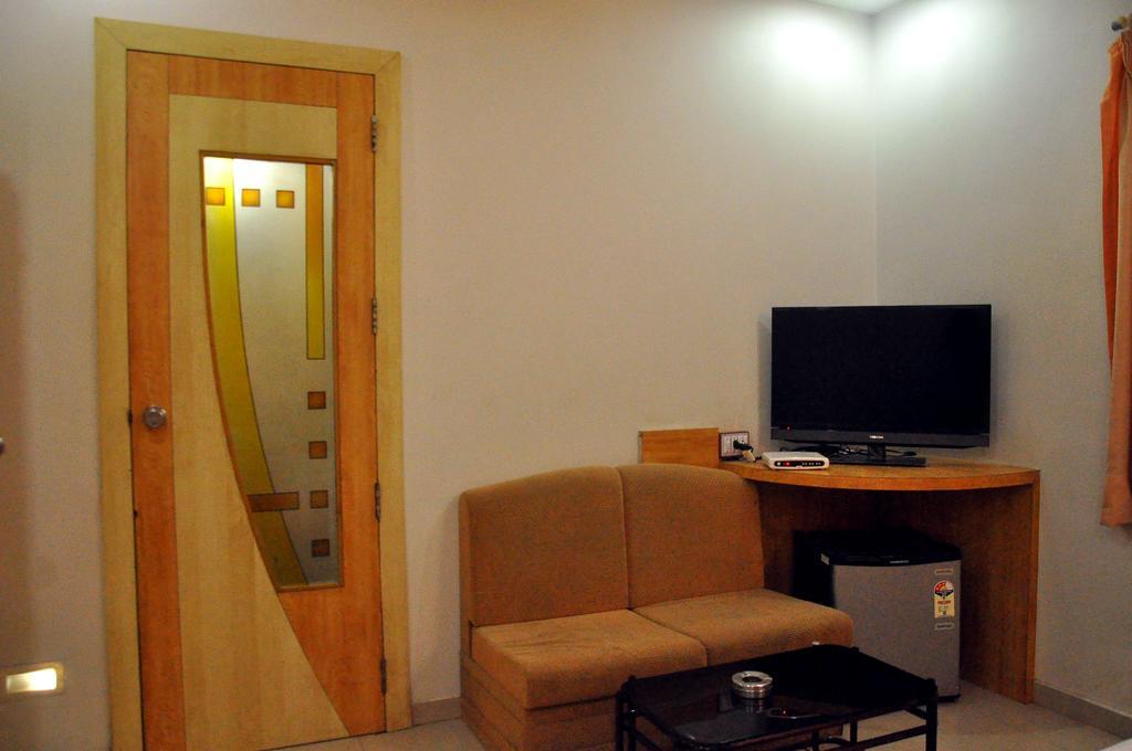 Hotel Evershine Раджкот Экстерьер фото