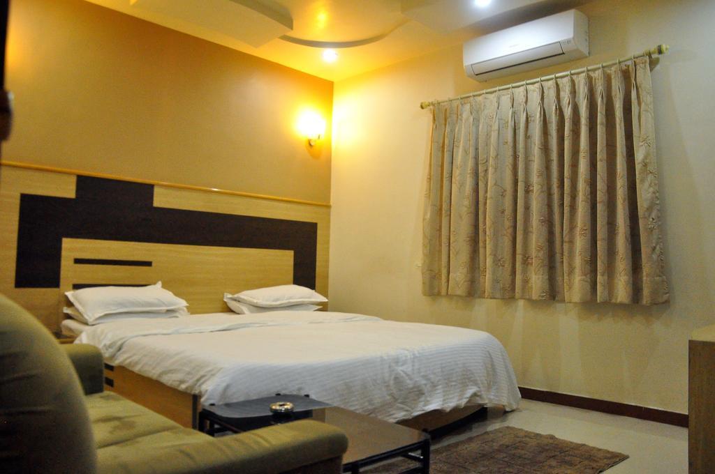 Hotel Evershine Раджкот Номер фото